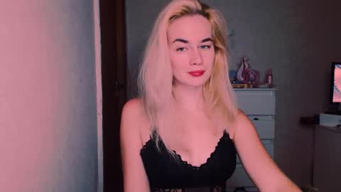 Snapshot of carinfox chatting on October 22, 7:02 pm Carin online show from October 22, 7:02 pm