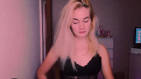 Snapshot of carinfox chatting on November 1, 7:49 pm Carin online show from November 1, 7:49 pm