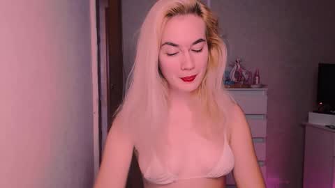 Snapshot of carinfox chatting on November 3, 7:31 am Carin online show from November 3, 7:31 am