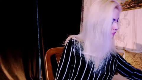 Snapshot of carinfox chatting on November 16, 4:40 am Carin online show from November 16, 4:40 am