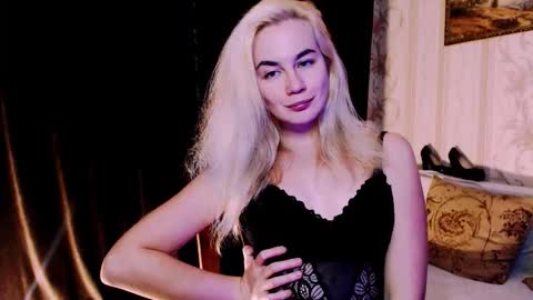 Snapshot of carinfox chatting on November 21, 9:35 pm Carin online show from November 21, 9:35 pm