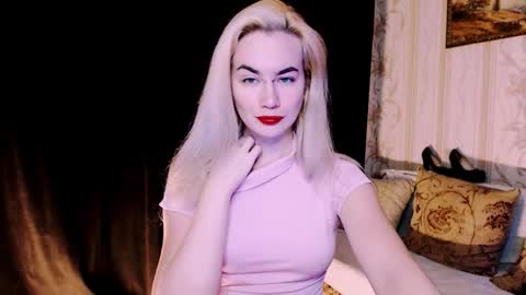 Snapshot of carinfox chatting on November 30, 6:28 am Carin online show from November 30, 6:28 am