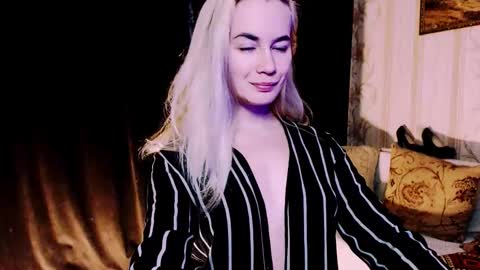 Snapshot of carinfox chatting on December 1, 9:20 pm Carin online show from December 1, 9:20 pm