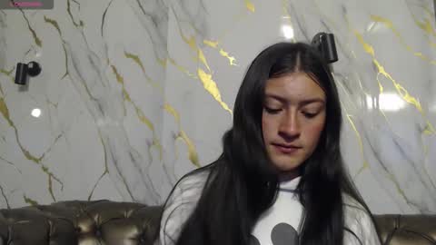 Snapshot of caritoluna_ chatting on November 10, 3:27 am Carito online show from November 10, 3:27 am