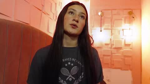 Snapshot of caritoluna_ chatting on December 4, 3:38 am Carito online show from December 4, 3:38 am