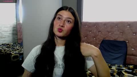 Snapshot of caritoluna_ chatting on December 21, 3:02 am Carito online show from December 21, 3:02 am