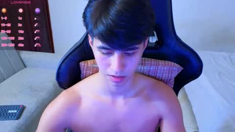 Snapshot of carl_dixon chatting on September 11, 1:06 am carl_dixon online show from September 11, 1:06 am