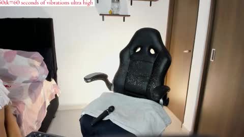 Snapshot of carla_adamss chatting on November 9, 5:39 am Carla online show from November 9, 5:39 am