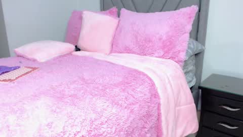 Snapshot of carla_santini chatting on March 8, 2:12 am Carla Santini online show from March 8, 2:12 am