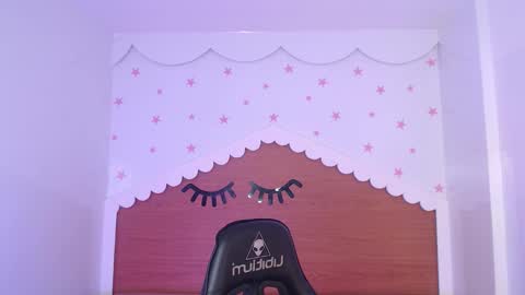 Snapshot of carlie_mayer chatting on October 23, 3:17 am CARLYE online show from October 23, 3:17 am