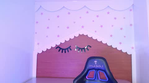 Snapshot of carlie_mayer chatting on October 27, 3:10 am CARLYE online show from October 27, 3:10 am