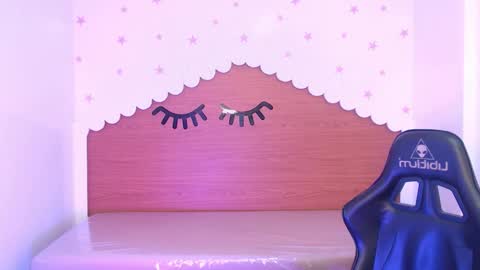 Snapshot of carlie_mayer chatting on November 6, 3:29 am CARLYE online show from November 6, 3:29 am