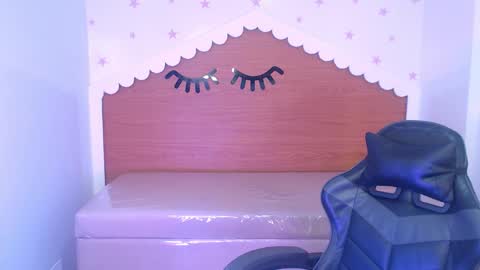 Snapshot of carlie_mayer chatting on December 5, 3:26 am CARLYE online show from December 5, 3:26 am