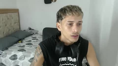 carlossmi01 online show from October 9, 2:04 pm