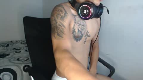 carlossmi01 online show from October 12, 4:33 am