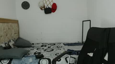 carlossmi01 online show from October 14, 3:40 am