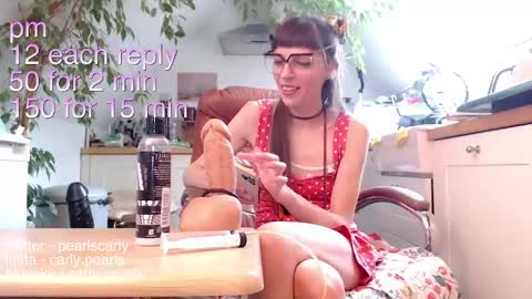 Snapshot of carlypearls chatting on February 9, 1:56 pm Carly Pearls online show from February 9, 1:56 pm