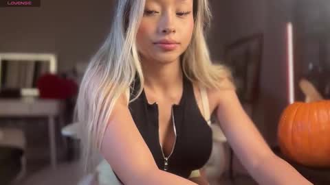 Snapshot of carmenxrose chatting on October 31, 12:33 am carmenxrose online show from October 31, 12:33 am