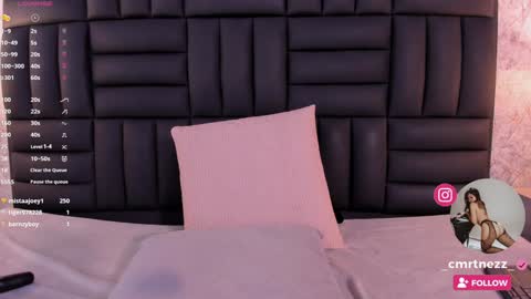 Snapshot of caro_martinezz chatting on December 24, 8:22 am online show from December 24, 8:22 am