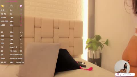 Snapshot of caro_martinezz chatting on September 10, 11:32 am online show from September 10, 11:32 am