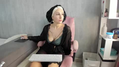 Snapshot of carol_may_ chatting on September 18, 5:53 am carol_may_ online show from September 18, 5:53 am