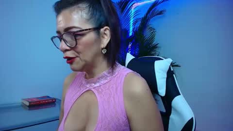 Snapshot of carol_miss2 chatting on October 2, 11:28 am CAROL online show from October 2, 11:28 am