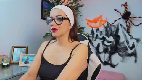 Snapshot of carol_miss2 chatting on October 21, 11:00 am CAROL online show from October 21, 11:00 am