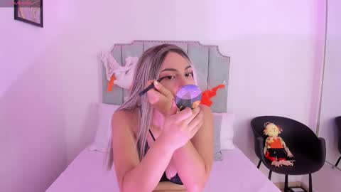 Carolain online show from November 2, 4:09 pm