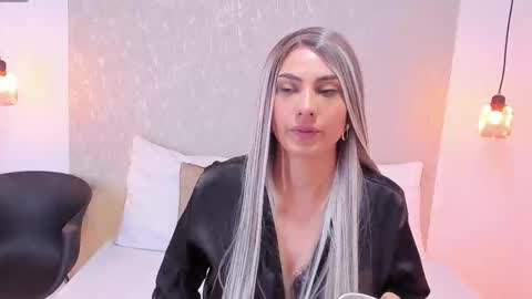 Carolain online show from December 1, 1:38 pm