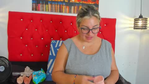 Carolina online show from November 10, 3:33 pm