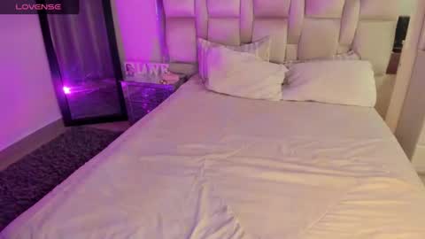 Snapshot of carolinafox_ chatting on November 11, 5:18 am caroline online show from November 11, 5:18 am