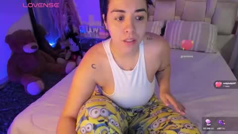 Snapshot of carolinafox_ chatting on November 16, 5:13 am caroline online show from November 16, 5:13 am