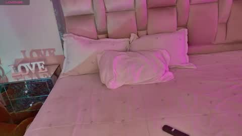 Snapshot of carolinafox_ chatting on November 25, 4:56 am caroline online show from November 25, 4:56 am