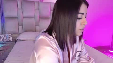 Snapshot of carolinafox_ chatting on November 30, 4:49 am caroline online show from November 30, 4:49 am