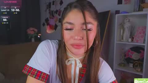 Snapshot of caroline_brown0 chatting on November 13, 4:33 am Caroline online show from November 13, 4:33 am