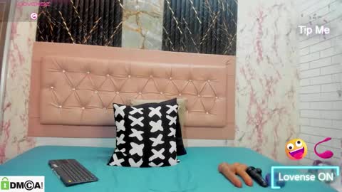 Snapshot of caroline_daring chatting on December 19, 4:25 pm caroline daring online show from December 19, 4:25 pm