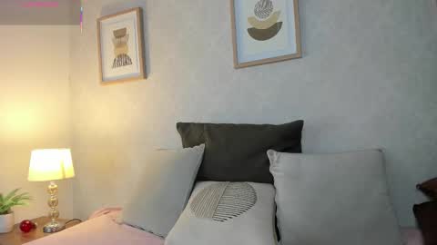  Caroline  online show from October 25, 11:40 am