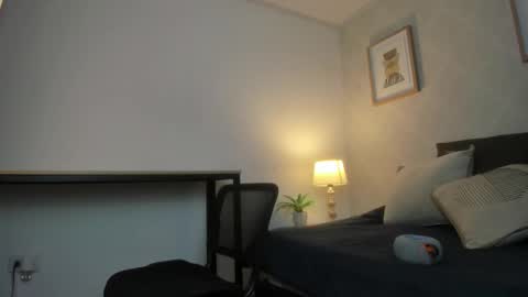  Caroline  online show from February 6, 11:24 am