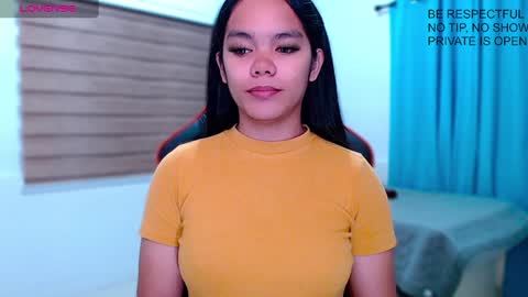 Snapshot of caroline_east chatting on December 14, 7:46 pm caroline_east online show from December 14, 7:46 pm