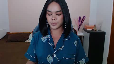 Snapshot of caroline_east chatting on February 5, 1:54 pm caroline_east online show from February 5, 1:54 pm