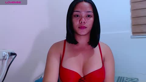 Snapshot of caroline_east chatting on March 1, 4:22 pm caroline_east online show from March 1, 4:22 pm