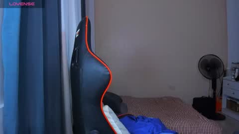 Snapshot of caroline_east chatting on October 22, 5:45 pm caroline_east online show from October 22, 5:45 pm