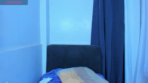 Snapshot of caroline_east chatting on November 3, 11:22 am caroline_east online show from November 3, 11:22 am