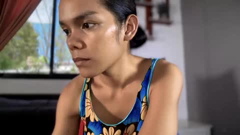 caroline_east online show from May 14, 3:57 am