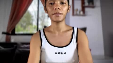 caroline_east online show from May 15, 11:56 pm