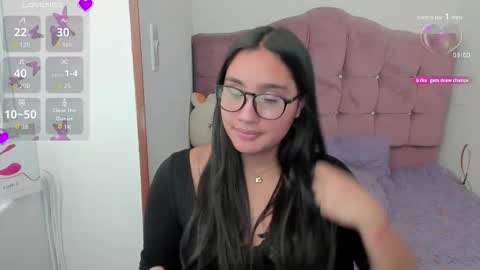 Snapshot of caroline_rodriguez_9 chatting on October 2, 8:05 pm caroline_rodriguez_9 online show from October 2, 8:05 pm