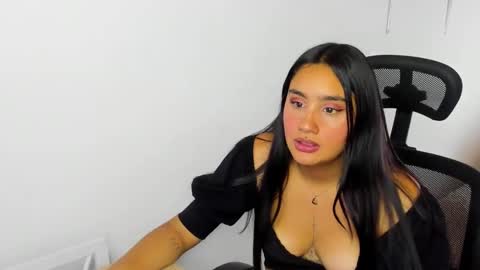 caroline_rodriguez_9 online show from December 18, 7:20 pm