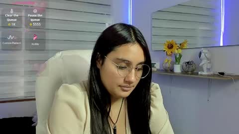 caroline_rodriguez_9 online show from April 15, 7:32 pm