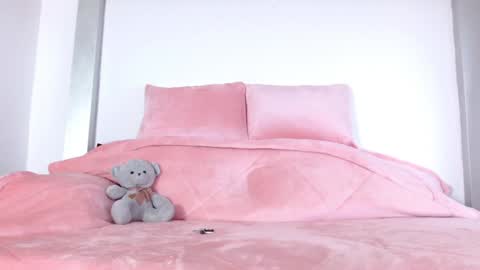 Snapshot of caroline_spanky chatting on January 18, 10:39 pm caroline online show from January 18, 10:39 pm