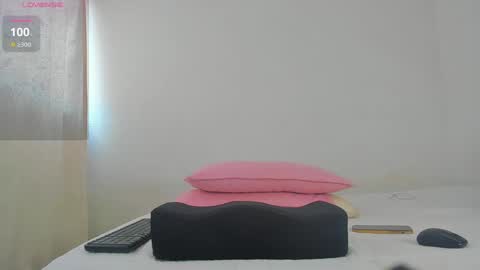 Snapshot of caroline_tovar_ chatting on December 6, 3:33 pm Caroline Tovar   Lovense is active my orgasms in your hands Give me more pleasure and make me cum online show from December 6, 3:33 pm